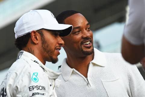 25.11.2018, xekx, Formel 1 FIA, Großer Preis von Abu Dhabi - 2018 Rennen emspor, v.l. Lewis Hamilton (GBR 44), Mercedes AMG Petronas Motorsport und Will Smith (Schauspieler) (DFL DFB REGULATIONS PROHIBIT ANY USE OF PHOTOGRAPHS as IMAGE SEQUENCES and or QUASI-VIDEO) Abu Dhabi