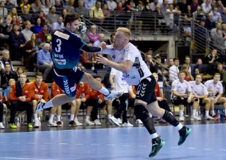25.11.2018, xlakx,EHF-Pokal,3.Runde, Fuechse Berlin - Aalborg Handbold, emspor, v.l. Fabian Wiede (Fuechse Berlin 3),Aleksander Selmar (Aalborg Handbold 2) Berlin