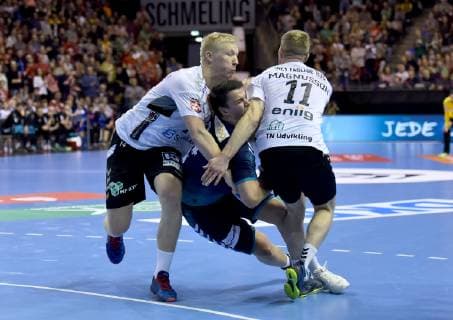 25.11.2018, xlakx,EHF-Pokal,3.Runde, Fuechse Berlin - Aalborg Handbold, emspor, v.l.Aleksander Selmar (Aalborg Handbold 2),Frederik Simak (Fuechse Berlin 24)Omar Ingi Magnusson (Aalborg Handbold 11) Berlin