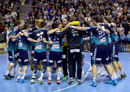 Sport Bilder des Tages 25.11.2018, xlakx,EHF-Pokal,3.Runde, Fuechse Berlin - Aalborg Handbold, emspor, v.l. Freude, Jubel bei der Mannschaft von Fuechse Berlin Berlin