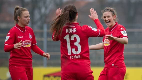 v.li.: Kristina Hild (1. FC Köln, 27), Karoline Kohr (1. FC Köln, 13) und Torschützin Carolin Schraa (1. FC Köln, 7) mit Torjubel, Jubel, Freude über das Tor zum 0:2, DIE DFB-RICHTLINIEN UNTERSAGEN JEGLICHE NUTZUNG VON FOTOS ALS SEQUENZBILDER UND ODER VIDEOA?HNLICHE FOTOSTRECKEN. DFB REGULATIONS PROHIBIT ANY USE OF PHOTOGRAPHS AS IMAGE SEQUENCES AND OR QUASI-VIDEO., Fussball, 2. Frauen-Bundesliga, BV Cloppenburg - 1. FC Köln,