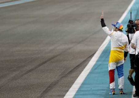 Motorsports: FIA Formula One World Championship WM Weltmeisterschaft 2018, Grand Prix of Abu Dhabi, World Championship;2018;Grand Prix;Abu Dhabi, 14 Fernando Alonso (ESP, McLaren-Renault), Waving Fans goodby Abu Dhabi United Arab Emirates