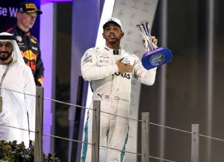 Motorsports: FIA Formula One World Championship WM Weltmeisterschaft 2018, Grand Prix of Abu Dhabi, World Championship;2018;Grand Prix;Abu Dhabi, 44 Lewis Hamilton (GBR, Mercedes AMG Petronas F1 Team), 33 Max Verstappen (NDL, Red Bull Racing), Abu Dhabi United Arab Emirates