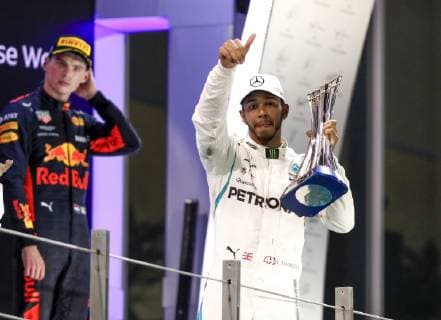 Motorsports: FIA Formula One World Championship WM Weltmeisterschaft 2018, Grand Prix of Abu Dhabi, World Championship;2018;Grand Prix;Abu Dhabi, 44 Lewis Hamilton (GBR, Mercedes AMG Petronas F1 Team), 33 Max Verstappen (NDL, Red Bull Racing), Abu Dhabi United Arab Emirates