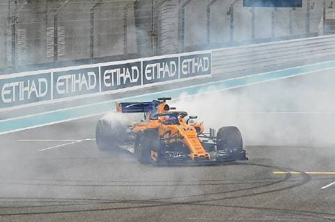 25.11.2018, xekx, Formel 1 FIA, Großer Preis von Abu Dhabi - 2018 Rennen emspor, Dounats von Fernando Alonso (ESP 14), McLaren Honda (letztes F1 Rennen) (DFL DFB REGULATIONS PROHIBIT ANY USE OF PHOTOGRAPHS as IMAGE SEQUENCES and or QUASI-VIDEO) Abu Dhabi