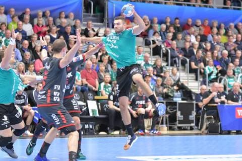 Skjern Handbold vs SG Flensburg-Handewitt , Handball, EHF Champions League Gruppenphase, 25.11.18 Eivind Tangen (Skjern Handbold, 25), Holger Glandorf (SG Flensburg-Handewitt, 09)