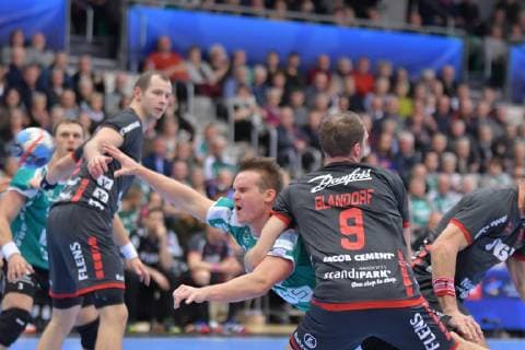 Skjern Handbold vs SG Flensburg-Handewitt , Handball, EHF Champions League Gruppenphase, 25.11.18 Jesper Konradsson (Skjern Handbold, 10), Holger Glandorf (SG Flensburg-Handewitt, 09), Simon Hald Jensen (SG Flensburg-Handewitt, 05)