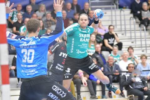 Skjern Handbold vs SG Flensburg-Handewitt , Handball, EHF Champions League Gruppenphase, 25.11.18 Sebastian Augustinussen (Skjern Handbold, 24), Torbjoern Bergerud (SG Flensburg-Handewitt, 30)