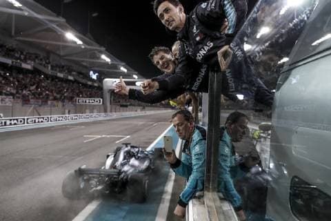 Sport Bilder des Tages Motorsports: FIA Formula One World Championship WM Weltmeisterschaft 2018, Grand Prix of Abu Dhabi, World Championship;2018;Grand Prix;Abu Dhabi, 44 Lewis Hamilton (GBR, Mercedes AMG Petronas F1 Team), Finish Abu Dhabi United Arab Emirates