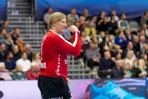 Emil Nielsen (1) fra Skjern Haandbold jubler efter en redning under Champions League gruppekampen i herrehaandbold mellem Skjern Haandbold og SG Flensburg-Handewitt i Skjern Bank Arena i Skjern, soendag den 25. november 2018. , Skjern  Copyright: MadsxDalegaardx cop109 spdk20181125-185244-L