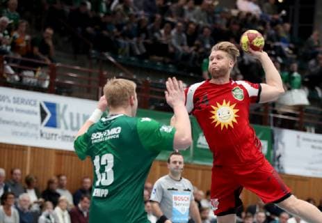 Deutschland, Würzburg, s.Oliver Arena, 25.11.2018, Handball - 2. Bundesliga - DJK Rimpar Woelfe - TuS N-Luebbecke Bild: v. l. Patrick Gempp (DJK Rimpar Wölfe, 13) und Dener Jaanimaa (TuS Lübbecke, 24) Copyright: HMBxMedia xHeikoxBecker