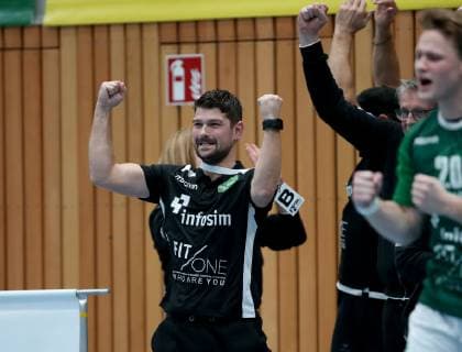 Deutschland, Würzburg, s.Oliver Arena, 25.11.2018, Handball - 2. Bundesliga - DJK Rimpar Woelfe - TuS N-Luebbecke Bild: v. l. Trainer Dr. Matthias Obinger (DJK Rimpar Wölfe) Jubel Copyright: HMBxMedia xHeikoxBecker
