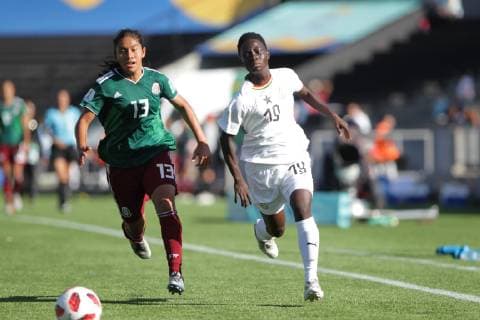 Mexico s Fatima Areliano (L) controls the ball against Ghana s Faustina Aidoo (R), during the quarter-final match of the U-17 Women s World Cup between Mexico and Ghana, at the Charrua stadium in Montevideo, Uruguay, 25 November 2018. Mexico vs Ghana !ACHTUNG: NUR REDAKTIONELLE NUTZUNG!  Copyright: xFedericoxAnfittix AME447 20181125-636787823873147718