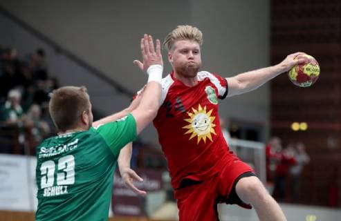 Deutschland, Würzburg, s.Oliver Arena, 25.11.2018, Handball - 2. Bundesliga - DJK Rimpar Woelfe - TuS N-Luebbecke Bild: v. l. Michael Schulz (DJK Rimpar Wölfe, 33) und Dener Jaanimaa (TuS Lübbecke, 24) Copyright: HMBxMedia xHeikoxBecker
