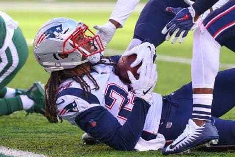 EAST RUTHERFORD, NJ - NOVEMBER 25: New England Patriots cornerback Stephon Gilmore (24) celebrates after making an interception during the second quarter of the National Football League game between the New England Patriots and the New York Jets on November 25, 2018 at MetLife Stadium in East Rutherford, NJ. (Photo by Rich Graessle Icon Sportswire) NFL American Football Herren USA NOV 25 Patriots at Jets Icon1811254233 EDITORIAL USE ONLY