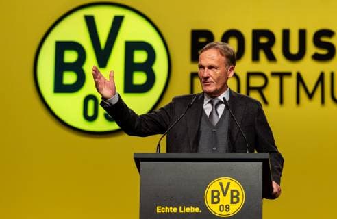 Dortmund, Germany 26.11.2018, Ordentliche Hauptversammlung der Borussia Dortmund GmbH & KGaA, CEO - Geschaeftsfuehrer Hans-Joachim Watzke (BVB) gestikuliert, gestures ( DeFodi001