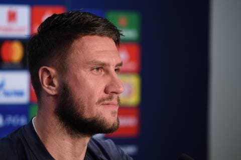 Sport Bilder des Tages 26.11.2018, xmeix, Fussball UEFA Champions League, TSG 1899 Hoffenheim, PK mit Abschlusstraining, emspor, v.l. Ermin Bicakcic (TSG 1899 Hoffenheim) (DFL DFB REGULATIONS PROHIBIT ANY USE OF PHOTOGRAPHS as IMAGE SEQUENCES and or QUASI-VIDEO) Sinsheim