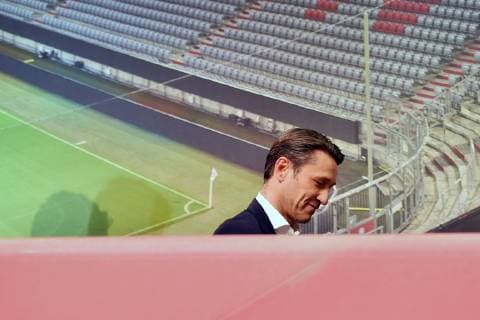 Niko KOVAC (Trainer Bayern Muenchen), verlaesst das Podium,Abgang. Einzelbild,angeschnittenes Einzelmotiv,Portraet,Portrait,Porträt, Pressekonferenz FC Bayern Muenchen vor dem Champions League Spiel gegen Benfica Lissabon, Fussball,am 26.11.2018,.
