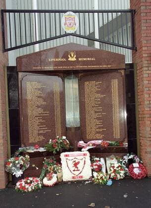 Stadion an der Anfield Road in Liverpool . Stadion an der Anfield Road in Liverpool .