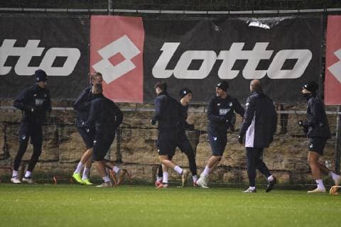 26.11.2018, xmeix, Fussball UEFA Champions League, TSG 1899 Hoffenheim, PK mit Abschlusstraining, emspor, v.l. Hoffenheims Mannschaft beim Abschlusstraining im Regen (DFL DFB REGULATIONS PROHIBIT ANY USE OF PHOTOGRAPHS as IMAGE SEQUENCES and or QUASI-VIDEO) Sinsheim