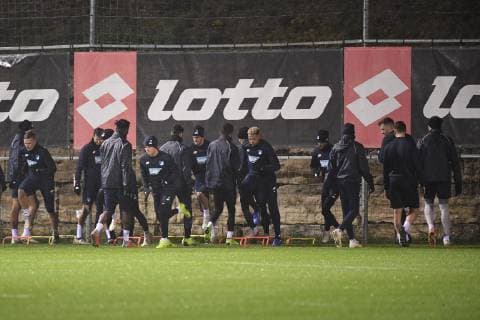 26.11.2018, xmeix, Fussball UEFA Champions League, TSG 1899 Hoffenheim, PK mit Abschlusstraining, emspor, v.l. Hoffenheims Mannschaft beim Abschlusstraining im Regen (DFL DFB REGULATIONS PROHIBIT ANY USE OF PHOTOGRAPHS as IMAGE SEQUENCES and or QUASI-VIDEO) Sinsheim
