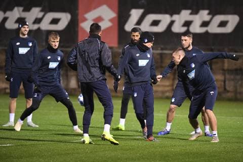 26.11.2018, xmeix, Fussball UEFA Champions League, TSG 1899 Hoffenheim, PK mit Abschlusstraining, emspor, v.l. Hoffenheims Mannschaft beim Abschlusstraining im Regen (DFL DFB REGULATIONS PROHIBIT ANY USE OF PHOTOGRAPHS as IMAGE SEQUENCES and or QUASI-VIDEO) Sinsheim