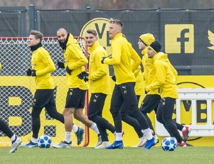 Fußball: 1. Bundesliga, Saison 2018 2019, Abschlusstraining von Borussia Dortmund vor dem Champions-League-Spiel gegen Brügge am 27.11.2018 in Dortmund (Nordrhein-Westfalen). v.li. Dortmunds Lukasz Piszczek, Dortmunds Ömer Oemer Toprak, Dortmunds Maximilian Philipp, Dortmunds Marius Wolf, Dortmunds Christian Pulisic und Dortmunds Raphael Guerreiro laufen sich warm. Copyright: xKirchner DavidxInderliedx