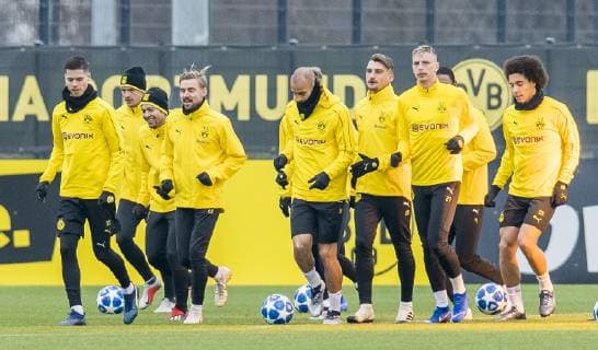 Fußball: 1. Bundesliga, Saison 2018 2019, Abschlusstraining von Borussia Dortmund vor dem Champions-League-Spiel gegen Brügge am 27.11.2018 in Dortmund (Nordrhein-Westfalen). Die Dortmunder Spieler laufen sich warm. Copyright: xKirchner DavidxInderliedx