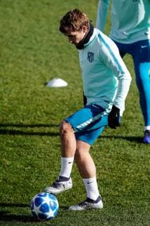 Fußball, CL, Atletico Madrid Training Atletico Madrid s French forward Antoine Griezmann performs with the ball during a training session of the team at Wanda City of Sports in Majadahonda, Madrid, Spain, 27 November 2018. Atletico Madrid will face AS Monaco in their UEFA Champions League Group A soccer match on 28 November. Training session of Atletico Madrid !ACHTUNG: NUR REDAKTIONELLE NUTZUNG!  Copyright: xRodrigoxJimenezx GRAF7093 20181127-636789178252333068