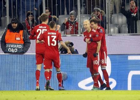 Torjubel 1:0 München, V.li. Thomas Müller (Bayern) , Rafinha (Bayern) , Torschüte Arjen Robben (Bayern) , Leon Goretzka (Bayern) . FC Bayern München-Benfica Lissabon . München, GER, 27.11.2018, Fussball-Champions League 2018-2019 .
