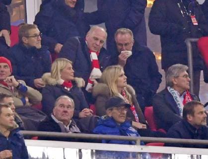 27.11.2018, Fussball UEFA Champions League 2018 2019, Gruppenphase, 5.Spieltag, FC Bayern München - Benfica Lissabon, in der Allianz-Arena München. Präsident Uli Hoeness (oben 2.v.re, FC Bayern), Vorstandsvorsitzender Karl-Heinz Rummenigge (FC Bayern München)
