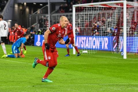 Der Torschuetze Arjen Robben (FC Bayern Muenchen 10), FC Bayern Muenchen - Benfica Lissabon, Champions League, 27.11.2018 DFL REGULATIONS PROHIBIT ANY USE OF PHOTOGRAPHS AS IMAGE SEQUENCES AND OR QUASI-VIDEO Muenchen Bayern Deutschland