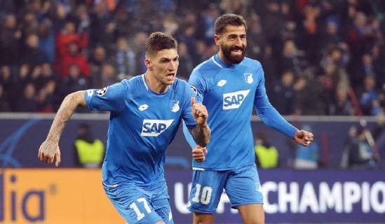 Sinsheim , Fußball Champions League , TSG Hoffenheim vs. Schachtar Donezk , Jubel Steven Zuber ( Hoff ) nach seinem Tor zum 2 : 2 , rechts: Kerem Demirbay