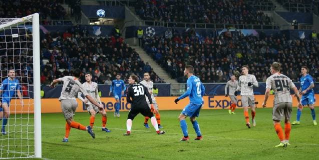 2-2 ausgleich durch Steven ZUBER (17, 1899 Hoffenheim) rechts per kopfball, gegen Andry Pyatov (30, goalkeeper, Schachtar Donezk), torjubel, UEFA Champions League, TSG 1899 Hoffenheim vs. Schachtar Donezk, Groupe F, 5. Matchday, November 27 2018, Wirsol Rhein Neckar Arena, Germany, YmdY, ** DFL DFL regulations prohibit any use of photographs as image sequences and or quasi-video. ** TSG 1899 Hoffenheim - Schachtar Donezk