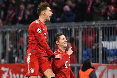 Leon Goretzka (FC Bayern Muenchen 18) jubelt mit Robert Lewandowski (FC Bayern Muenchen 9), FC Bayern Muenchen - Benfica Lissabon, Champions League, 27.11.2018 DFL REGULATIONS PROHIBIT ANY USE OF PHOTOGRAPHS AS IMAGE SEQUENCES AND OR QUASI-VIDEO Muenchen Bayern Deutschland
