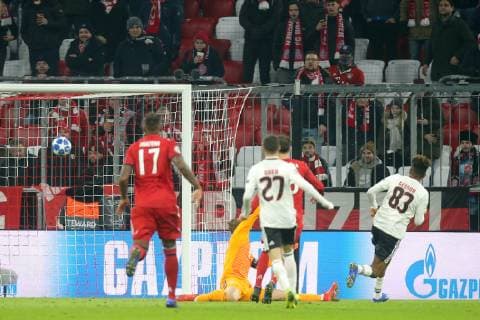 Torwart Manuel Neuer (FC Bayern Muenchen 1) kann das 3:1 von Gedson Fernandes ( Benfica Lissabon 83 ) nicht verhindern, FC Bayern Muenchen vs. Benfica Lissabon, Fussball, Champions League Gruppenphase, 27.11.2018 FC Bayern Muenchen vs. Benfica Lissabon, Fussball, Champions League Gruppenphase, 27.11.2018 Muenchen Copyright: xLanger Eibner-Pressefotox EP_HLR