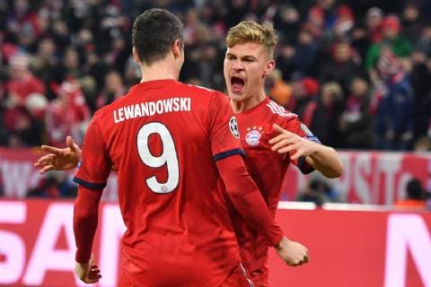 Torjubel Robert LEWANDOWSKI (Bayern Muenchen) nach Tor zum 4-1 mit Joshua KIMMICH (Bayern Muenchen)., Aktion,Jubel,Freude,Begeisterung, FC Bayern Muenchen (M) - Benfica Lissabon Fussball Champions League,Gruppe E, am 27.11.2018. A L L I A N Z A R E N A. DFL REGULATIONS PROHIBIT ANY USE OF PHOTOGRAPHS AS IMAGE SEQUENCES AND OR QUASI-VIDEO.