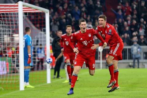 Robert Lewandowski (FC Bayern Muenchen 9) Thomas Mueller (FC Bayern Muenchen 25) jubel nach dem 4:1, FC Bayern Muenchen vs. Benfica Lissabon, Fussball, Champions League Gruppenphase, 27.11.2018 FC Bayern Muenchen vs. Benfica Lissabon, Fussball, Champions League Gruppenphase, 27.11.2018 Muenchen Copyright: xLanger Eibner-Pressefotox EP_HLR