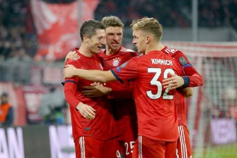 Robert Lewandowski (FC Bayern Muenchen 9) Thomas Mueller (FC Bayern Muenchen 25) Joshua Kimmich (FC Bayern Muenchen 32) jubel nach dem 4:1, FC Bayern Muenchen vs. Benfica Lissabon, Fussball, Champions League Gruppenphase, 27.11.2018 FC Bayern Muenchen vs. Benfica Lissabon, Fussball, Champions League Gruppenphase, 27.11.2018 Muenchen Copyright: xLanger Eibner-Pressefotox EP_HLR