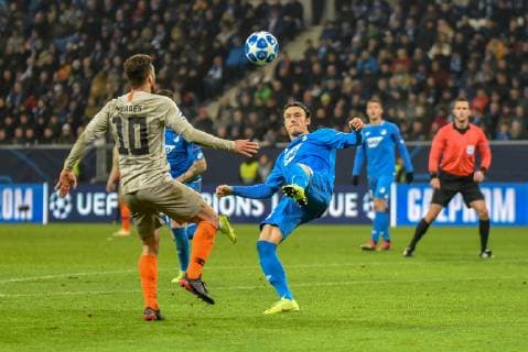 Aluisio Chaves Ribeiro Moraes Junior (Schachtar Donezk) und Nico Schulz (TSG 1899 Hoffenheim). Deutschland, Sinsheim, 27.11.2018, Fussball, UEFA Champions League, Matchday5: TSG 1899 Hoffenheim vs Schachtar Donezk, Rhein-Neckar-Arena
