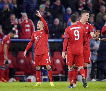 27.11.2018, Fussball UEFA Champions League 2018 2019, Gruppenphase, 5.Spieltag, FC Bayern München - Benfica Lissabon, in der Allianz-Arena München. Torjubel Franck Ribery (li, FC Bayern München).