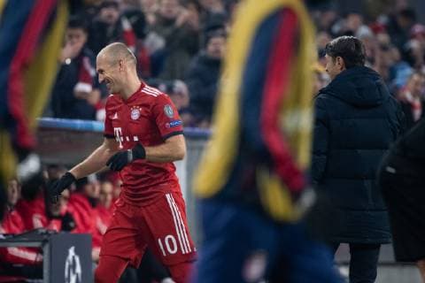 27.11.2018, xkvx, Fussball UEFA Champions League, FC Bayern Muenchen - Benfica Lissabon emspor, v.l. Arjen Robben (FCB - FC Bayern Muenchen) wird ausgewechselt Trainer Niko Kovac (FCB - FC Bayern Muenchen) (DFL DFB REGULATIONS PROHIBIT ANY USE OF PHOTOGRAPHS as IMAGE SEQUENCES and or QUASI-VIDEO) Muenchen