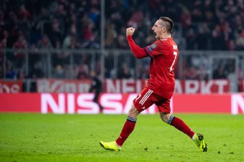 27.11.2018, xkvx, Fussball UEFA Champions League, FC Bayern Muenchen - Benfica Lissabon emspor, v.l. Torjubel, Goal celebration, celebrate the goal zum 5:1 durch Franck Ribery (FCB - FC Bayern Muenchen) (DFL DFB REGULATIONS PROHIBIT ANY USE OF PHOTOGRAPHS as IMAGE SEQUENCES and or QUASI-VIDEO) Muenchen