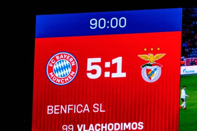 Sport Bilder des Tages Munich, Germany 27.11.2018, UEFA Champions League - 2018 19 Season, Rueckrunde, Gruppenphase, Gruppe E, 5. Spieltag, FC Bayern Muenchen - SL Benfica Lissabon, 5:1 Endstand zwischen dem FC Bayern Muenchen und SL Benfica Lissabon ( DeFodi527