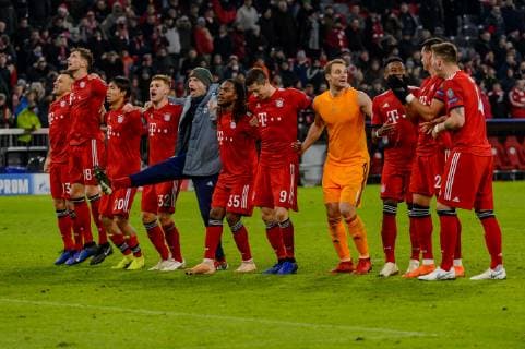 Munich, Germany 27.11.2018, UEFA Champions League - 2018 19 Season, Rueckrunde, Gruppenphase, Gruppe E, 5. Spieltag, FC Bayern Muenchen - SL Benfica Lissabon, Jubel beim FC Bayern Muenchen mit v.l. Rafinha (FCB), Leon Goretzka (FCB), Wooyeong Jeong (FCB), Joshua Kimmich (FCB), Thomas Mueller (FCB), Renato Sanches (FCB), Robert Lewandowski (FCB), Torwart Manuel Neuer (FCB), David Alaba (FCB), Sandro Wagner (FCB) und Niklas Suele (FCB) ( DeFodi527