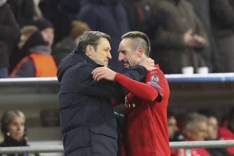 27.11.2018, Fussball UEFA Champions League 2018 2019, Gruppenphase, 5.Spieltag, FC Bayern München - Benfica Lissabon, in der Allianz-Arena München. Franck Ribery (re, FC Bayern München) bei seiner Auswechslung mit Trainer Niko Kovac (FC Bayern München).