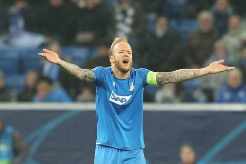 27.11.2018, xtvx, Fussball UEFA Champions League, TSG 1899 Hoffenheim - Schachtar Donezk emspor, v.l. Kevin Vogt (TSG 1899 Hoffenheim) gibt Anweisungen, gestikuliert, mit den Armen gestikulieren gives instructions, gesticulates (DFL DFB REGULATIONS PROHIBIT ANY USE OF PHOTOGRAPHS as IMAGE SEQUENCES and or QUASI-VIDEO) Sinsheim