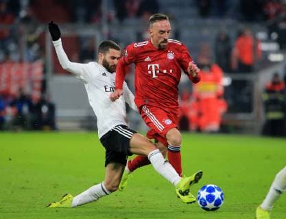 27.11.2018, Champions League Saison 2018 2019, Bayern vs Benfica Lissabon, Allianz Arena, Muenchen, im Bild: Rafa Silva ( Benfica) vs Franck Ribery (FCB) DFL REGULATIONS PROHIBIT ANY USE OF PHOTOGRAPHS AS IMAGE SEQUENCES AND OR QUASI VIDEO.