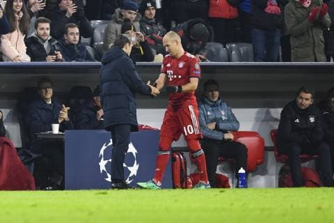 FC Bayern Muenchen vs. Benfica Lissabon, Allianz Arena Muenchen. 27.11.2018 Im Bild: Niko Kovac, Arjen Robben Â