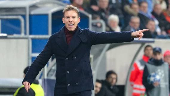Julian Nagelsmann (Trainer, Cheftrainer, Hoffenheim), gibt Anweisungen, gestikuliert, mit den Armen gestikulieren, gives instructions, gesticulate, Einzelbild, Aktion, Action, Spielszene, Fussball, UEFA Champions League, TSG 1899 Hoffenheim - FK Schachtar Donezk,